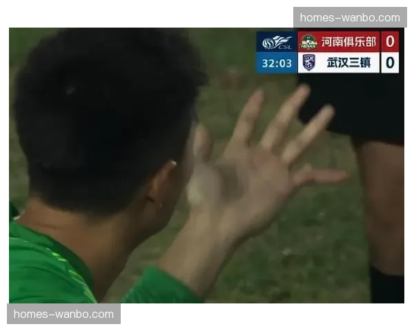 方镜淇手指错位坚持比赛 河南门将带伤扑救感动全场